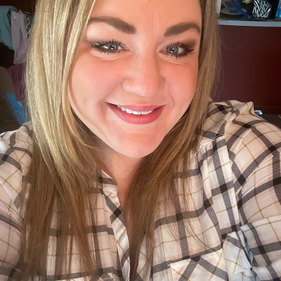 Meet your Posher, Kayley - Picture 13 of 17